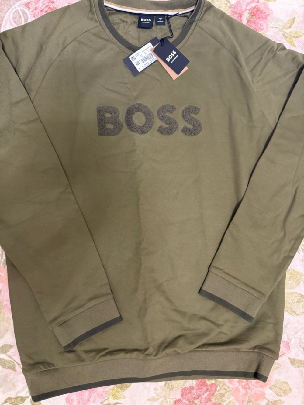 Hugo Boss NWT Crewneck with Terry Chenille appliqué - Picture 9 of 10